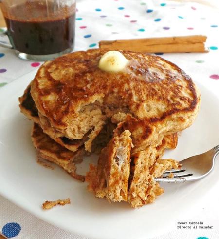 Hot cakes y miel de maple con especias. Receta