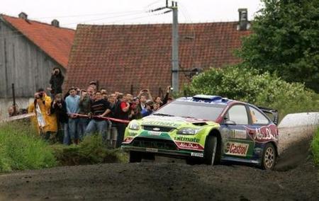 Sébastien Loeb vuelve a fallar y los Ford están delante