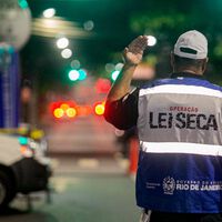 Mudanças na Lei Seca: novas regras de trânsito preveem teste para bombom de licor e uso de equipamentos para detectar drogas na fiscalização 