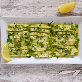 Refrescante, saciante y sin encender un fuego: esta receta de calabacín es una comida o cena saludable de verano perfecta 