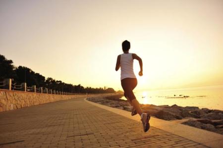 El cardio en ayunas no hace que pierdas más grasa, según el último estudio