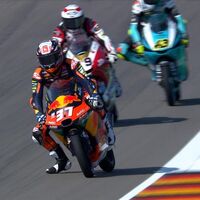 Pedro Acosta brilla en la primera toma de contacto de Moto3 con Sachsenring