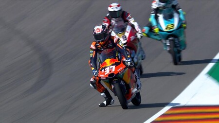Pedro Acosta brilla en la primera toma de contacto de Moto3 con Sachsenring