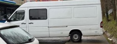 Cada vez hay más furgonetas aparcadas en aceras porque no caben en los aparcamientos. Como peatón afectado, esto es lo que tienes que hacer