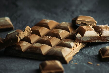 El chocolate puede ofrecer algunos beneficios, pero no podemos confirmar su efecto quemagrasa, aunque un estudio reciente lo señale