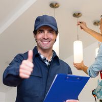 No es cierto que todos los electricistas y fontaneros se estén haciendo de oro pese al centenar de noticias clicbait 