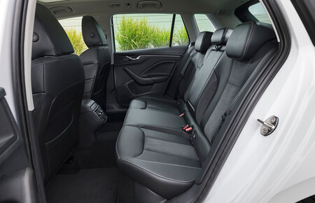 Skoda Kamiq 2019 fila de asientos traseros