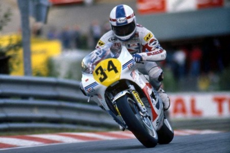 El día que Kevin Schwantz corrió con su moto de GP en una carrera urbana y... ¡arrasó!