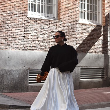 Zara vende las faldas midi más buscadas del otoño: de lunares, lenceras y satinadas desde 17 euros