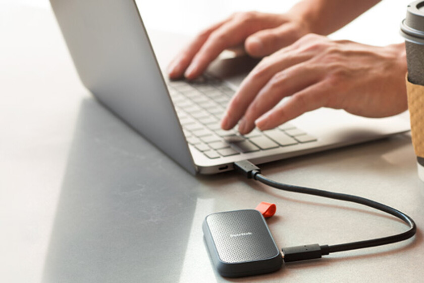 https://www.compradiccion.com/informatica/olvidate-pinchos-amazon-hunde-precio-sandisk-gran-capacidad-resistente-a-golpes-caidas