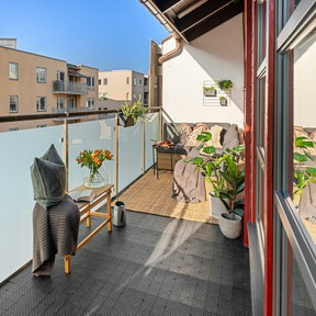 Para desayunar, merendar o tomar el aperitivo: así es el conjunto de muebles de Ikea que cabe hasta en balcones enanos 