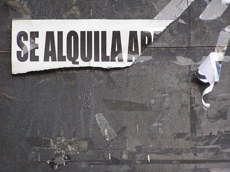 Harto del listo del pueblo que alquila su "vivienda habitual" en negro y se deduce la hipoteca