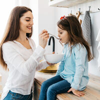 Así son los hiperpadres que protegen en exceso a sus hijos: cinco señales para reconocerlos