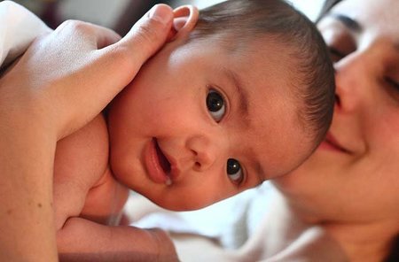 España cada vez más lejos de Europa en bajas maternales. Comparativa de las prestaciones por maternidad