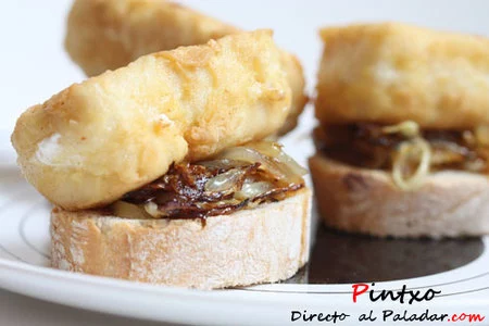 Montadito de merluza y cebolla caramelizada. Receta