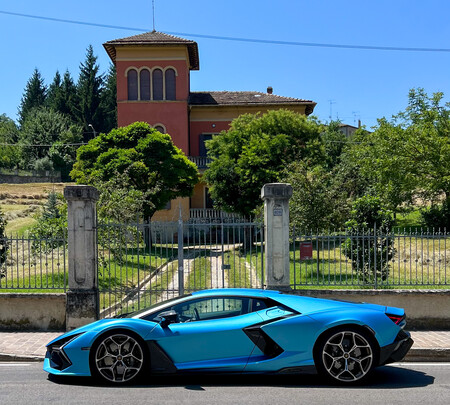 Lamborghini Revuelto