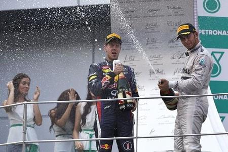 Lewis Hamilton mantuvo conversaciones para ir a Red Bull, según Bernie Ecclestone