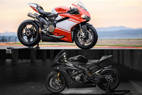 ¿Nos hemos vuelto locos con el carbono? Ducati y BMW declaran la guerra al peso, y a las motos baratas