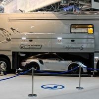 Volkner Mobil Performance S es el motorhome que además de lavavajillas, incluye un Porsche 