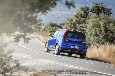 Kia e-Soul 2019 trasera en marcha