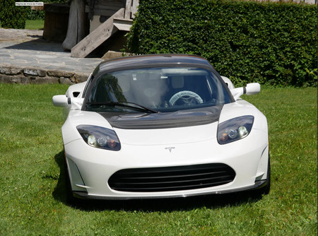 El último Tesla Roadster fabricado busca nuevo propietario: a la venta por 1,29 millones de euros y con solo 200 km