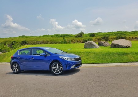 Manejamos el KIA Forte Hatchback y es tan bueno como el sedán pero más juvenil y atrevido