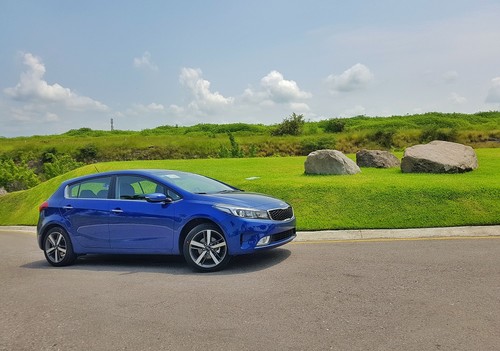 Manejamos el KIA Forte Hatchback y es tan bueno como el sedán pero más juvenil y atrevido