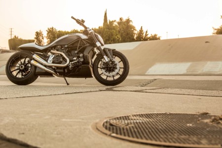 Ducati XDiavel por Roland Sands Design, carrocería de una pieza y olor a barbacoa