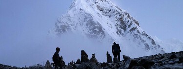 Em 1852, topógrafos descobriram que o Everest media exatos 29.000 pés. Eles acharam a cifra mentirosa e inventaram mais dois