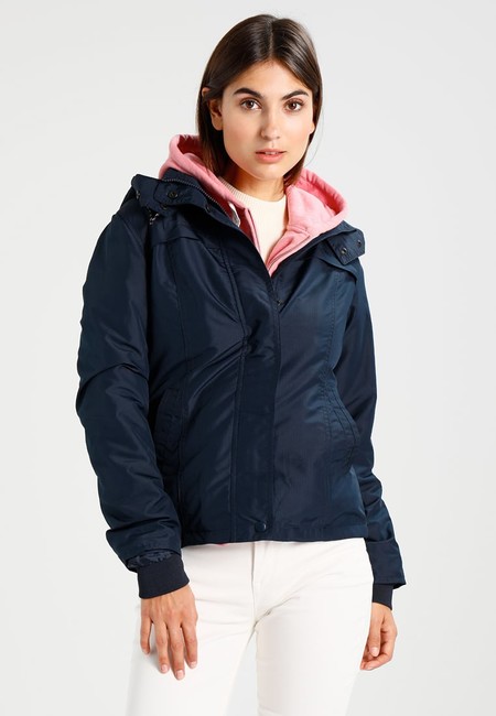 40% de descuento en el abrigo polar de Springfield en azul marino: ahora cuesta 29,95 euros con envío gratis