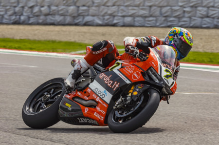 Chaz Davies se coloca en la pole de Imola en una sesión con bandera roja