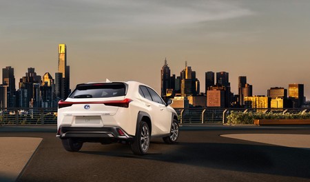 Lexus UZ 250h trasera
