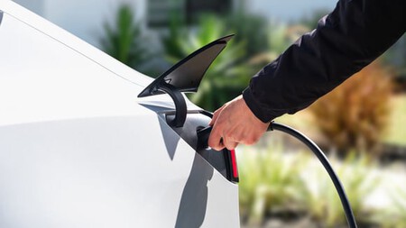À medida que o carregamento substitui as idas ao posto de gasolina, a questão do modelo econômico do automóvel também pode evoluir. © Tesla