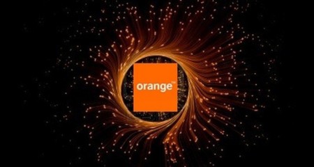 La CMT arbitrará a Telefónica y Orange por los tendidos verticales de fibra óptica