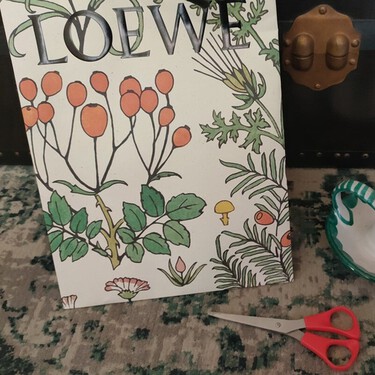 Nunca se me hubiera ocurrido reutilizar así una bolsa de papel para hacer un organizador de calcetines: no cuesta nada de hacer 