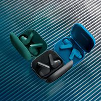 Moto Buds Bass, así son los audífonos con IA y cancelación de ruido que Motorola presentó junto al Edge 70, el primer celular ultradelgado de la marca 