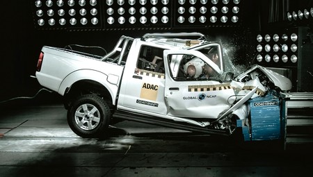 Ironía en estado puro: la pick-up NP300 'Hardbody' que Nissan vende en Sudáfrica recibe cero estrellas Global NCAP