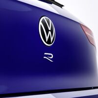 ¡Oficial! El nuevo Volkswagen Golf R se descubrirá el 4 de noviembre y ya nos muestra su primera imagen