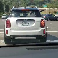 La norma de EEUU que regula los intermitentes produce unos muy polémicos: los de estos MINI