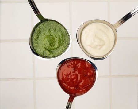 El azúcar escondido en salsas y aderezos: así puedes estar perjudicando tu dieta