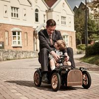 D. Throne: el coche eléctrico de lujo para niños que querrás (y podrás) conducir tú