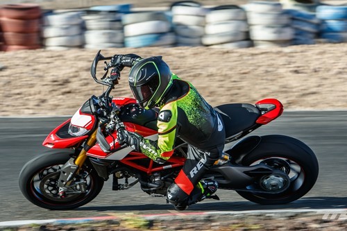 Probamos la Ducati Hypermotard 950: 114 CV de diversión garantizada en carretera y circuito