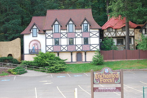 Enchanted Forest: el parque temático psicodélico que hay en Oregón