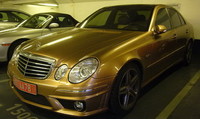 Mercedes E63 AMG dorado