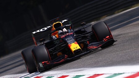 Valtteri Bottas gana la carrera pero Max Verstappen saldrá desde la pole por otra pifia de Lewis Hamilton