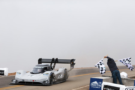 Romain Dumas pulveriza con un Volkswagen 100% eléctrico el récord de Loeb en Pikes Peak