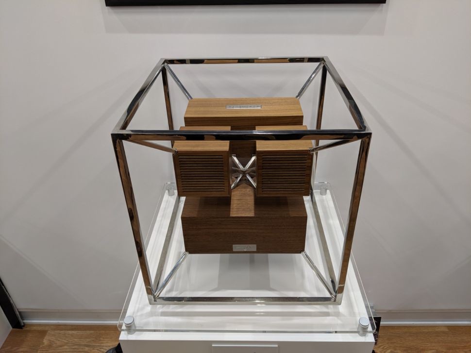 Esta especie de teseracto es probablemente uno de los altavoces más extraños jamás creados 