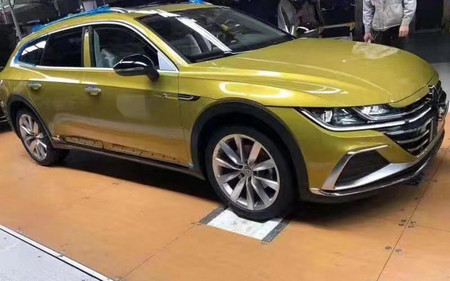 ¡Espiado! El Volkswagen Arteon tiene ganas de convertirse en una sexy vagoneta