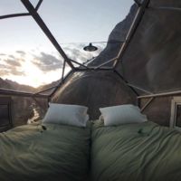 ¿Te atreves a dormir en un hotel colgado sobre el vacío a 400 metros de altura?