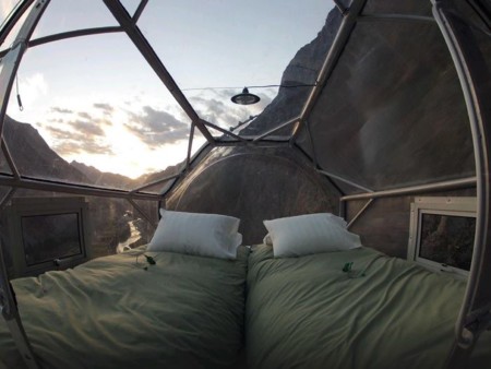 ¿Te atreves a dormir en un hotel colgado sobre el vacío a 400 metros de altura?